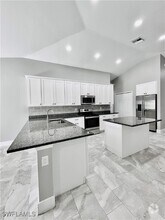 Building Photo - 489 Lenox Ave