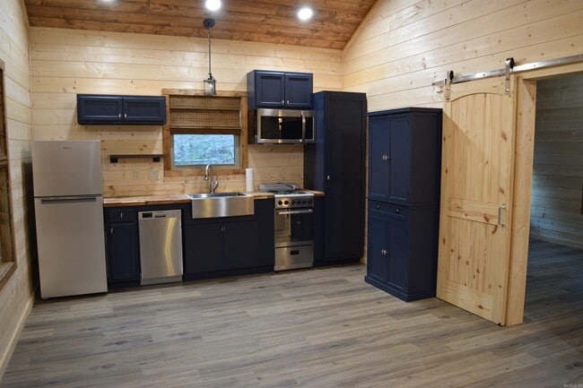 Building Photo - 86 Donham Dr