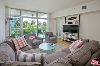 Building Photo - 13700 Marina Pointe Dr
