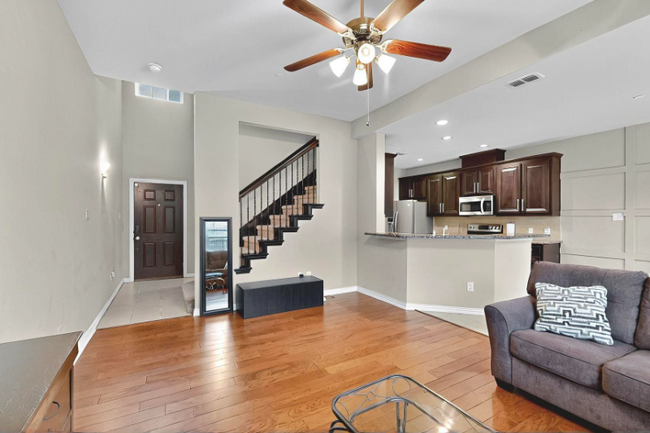 Foto del edificio - 246 Barrington Ln
