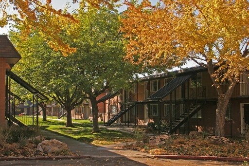 Building Photo - 1736 E Woodside Dr