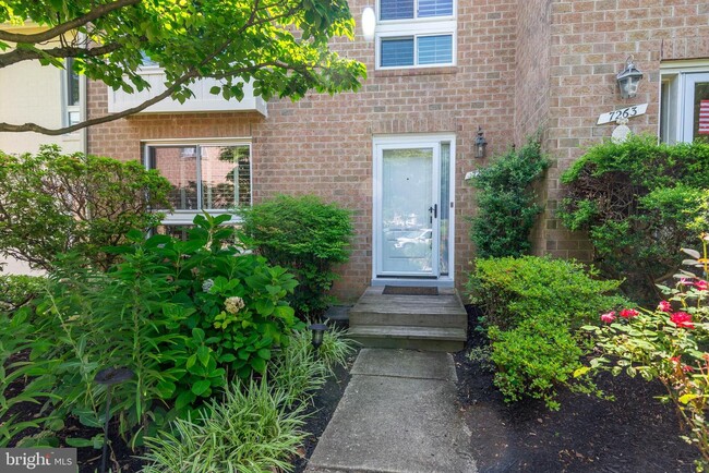 Building Photo - 7261 Dockside Ln