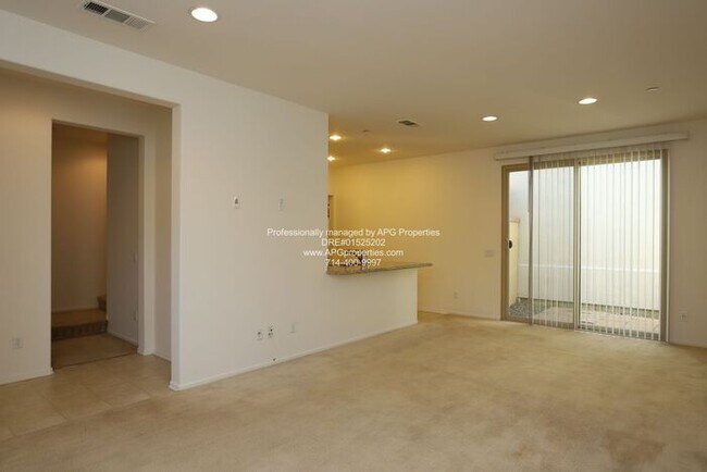 Foto del edificio - 2 Story 3 Bedroom / 2.5 bathroom condo wit...