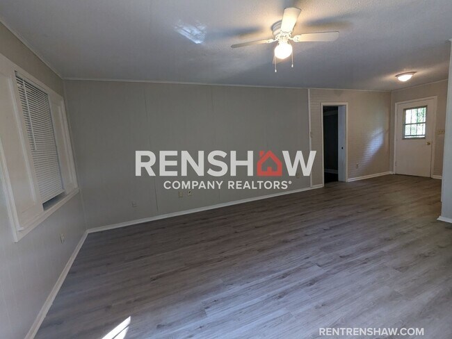 Building Photo - Accepting Section 8 - 4 Bed / 1 Bath - Upg...