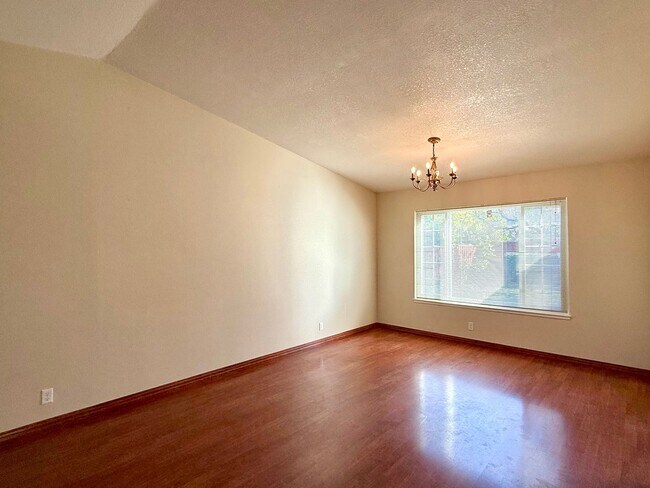 Foto del edificio - COMING SOON! | $4,100 - GORGEOUS 4 BEDROOM UNION CITY HOME