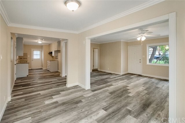 Building Photo - 636 E La Deney Dr