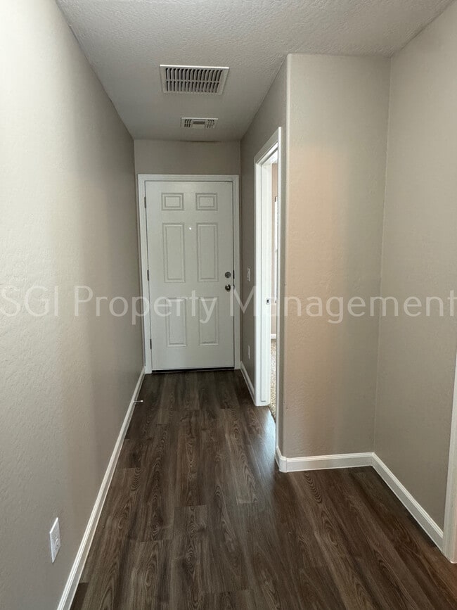 Foto del edificio - 327 Impala Ct