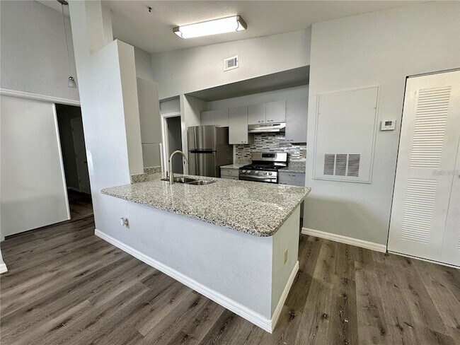 Building Photo - 1606 Columbia Arms Cir