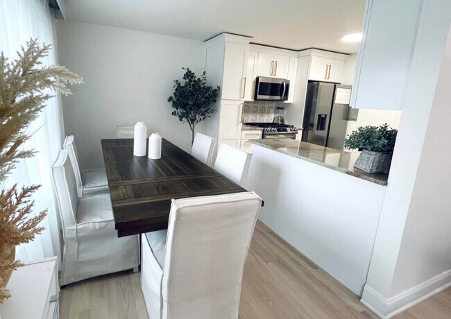 Foto del edificio - 952 E Old Willow Rd