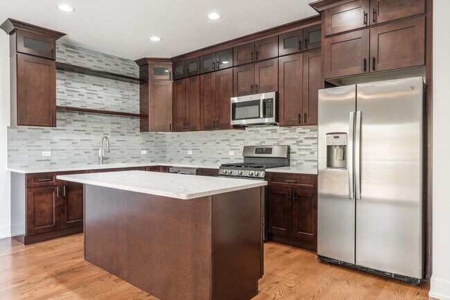 Building Photo - 3329 N Avers Ave