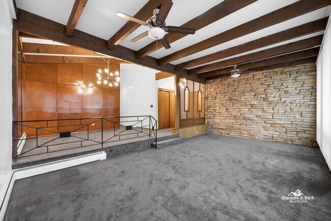 Foto del edificio - 8742 St Louis Ave
