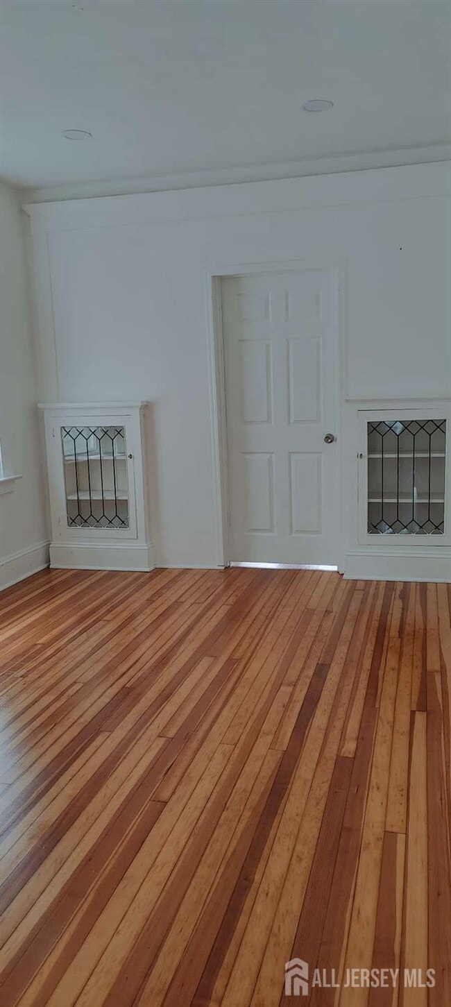 Building Photo - 606 Cornell St