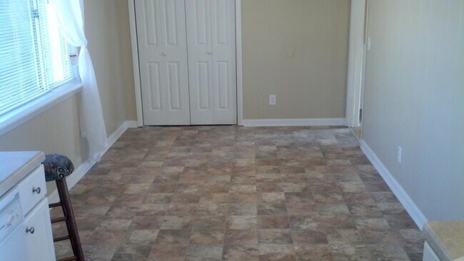 Building Photo - 4520 Rolling Hill Dr
