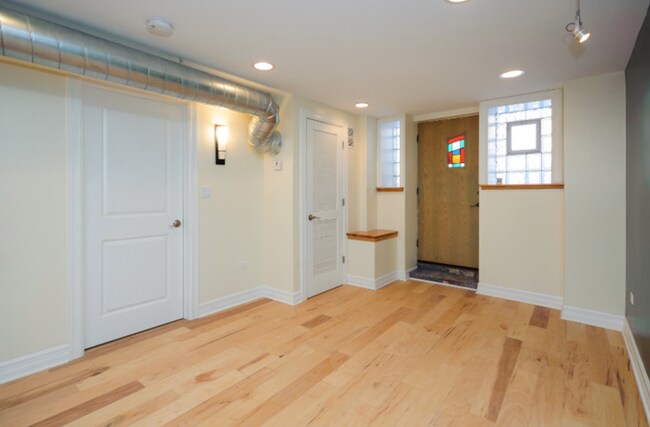 Foto del edificio - 2155 W Potomac Ave