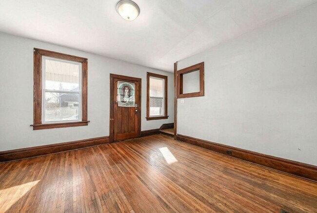 Foto del edificio - 396 E Northwood Ave