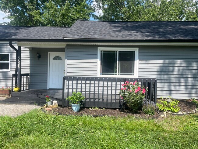 Foto del edificio - 5828 Buckwheat Rd