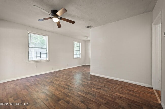 Building Photo - 1066 W 13th St