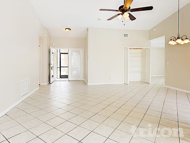 Building Photo - 10503 Willowbrae Dr