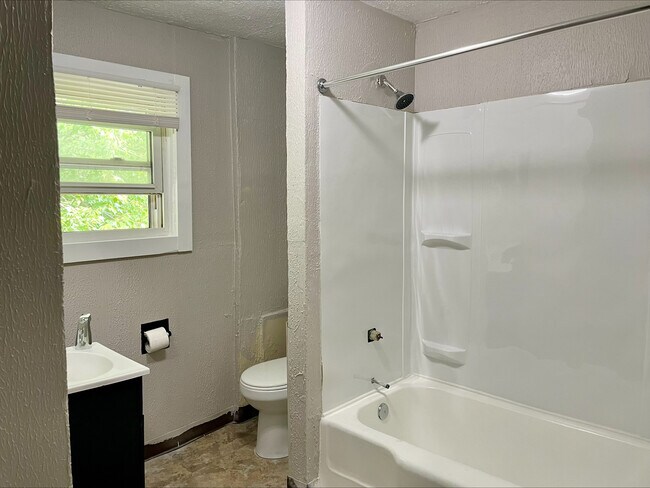 Building Photo - 687 Storer Ave