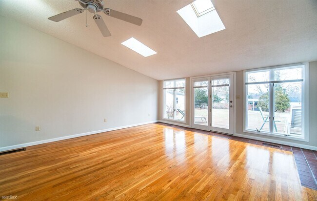 Building Photo - 3 br, 2 bath House - 95 Knollwood Rd