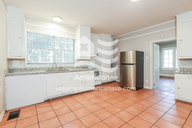 Building Photo - 465 E Ridgeway St