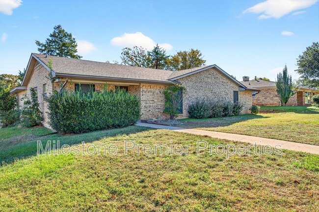 Building Photo - 3014 Jennifer Ave