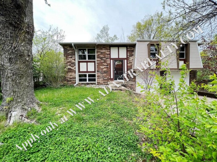 Foto principal - Cozy 4 Bedroom 3 Bath in Olathe-Available ...