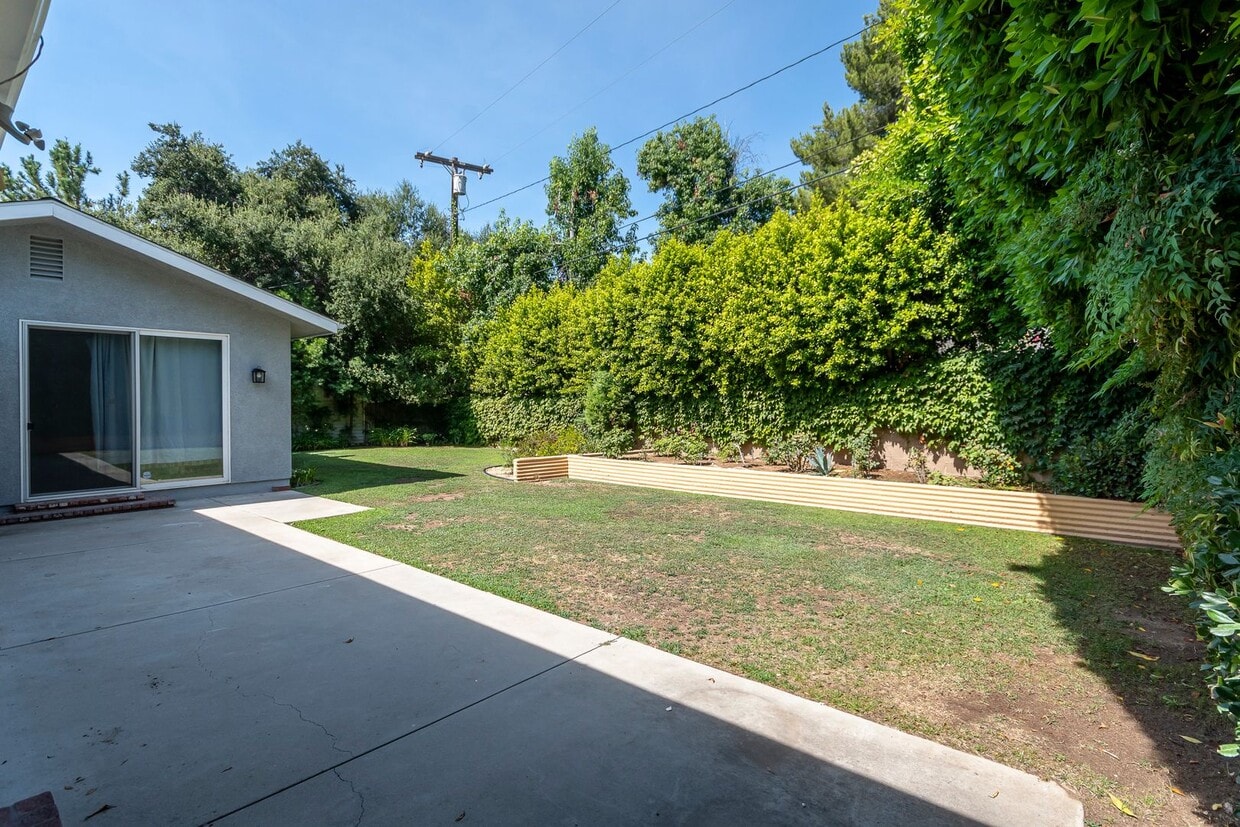 Foto del edificio - 4 Bed / 2 Bath Single Family Home in a Beautiful La Cañada Flintridge Neighborhood