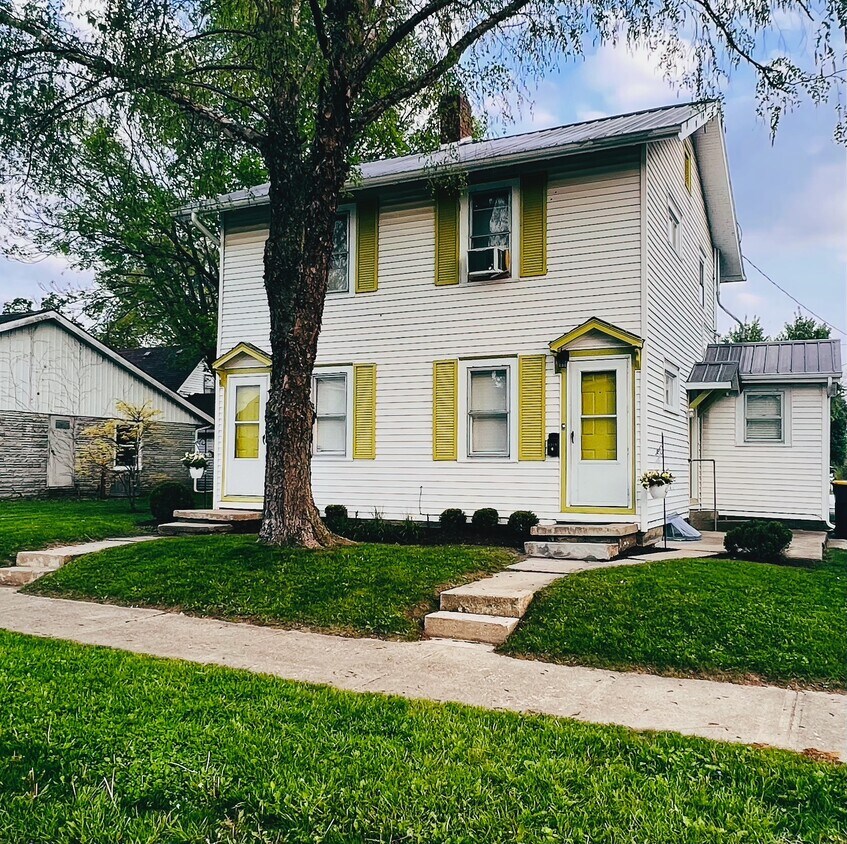 1019 E 8th St Unit 2 Floor, Anderson, IN 46012 Apartments in Anderson