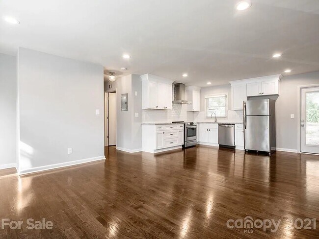 Building Photo - 1702 Herrin Ave