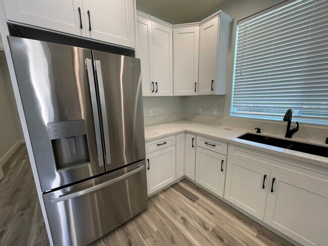 Foto del edificio - 7431 Warren Cir