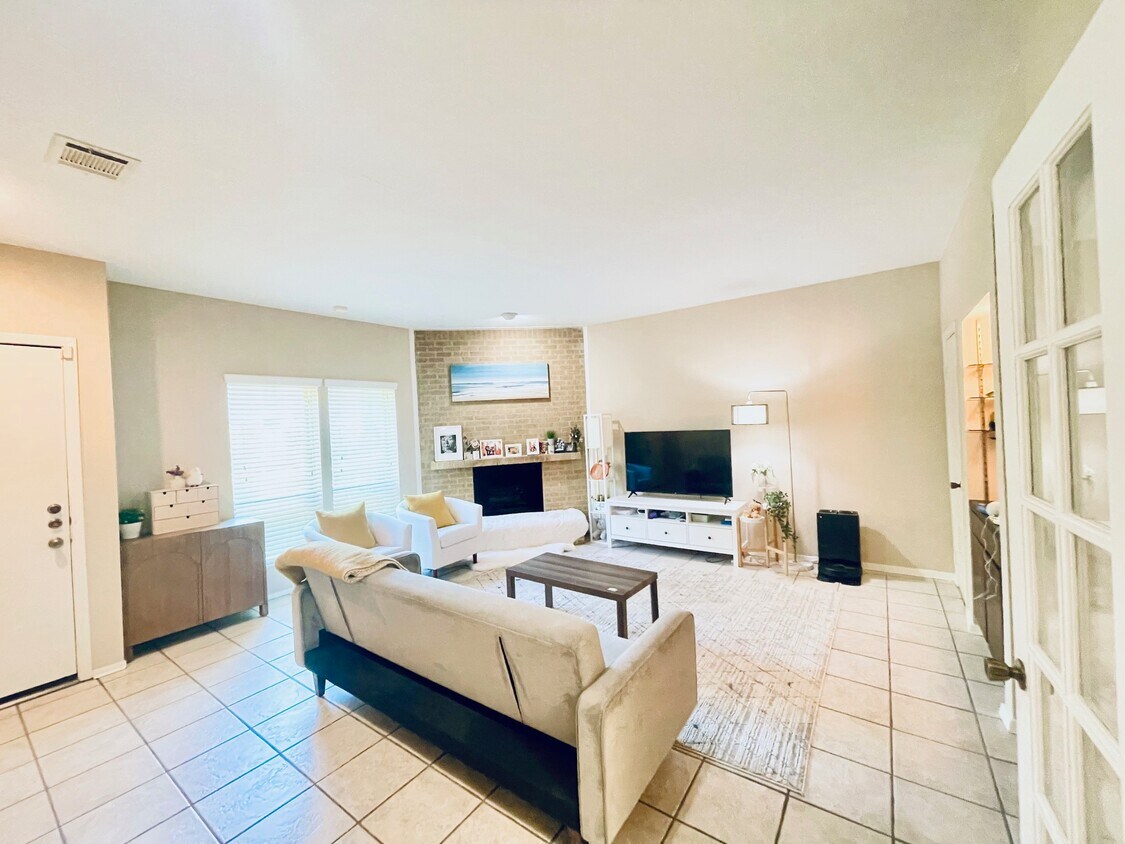 Foto principal - 8263 Wednesbury Ln