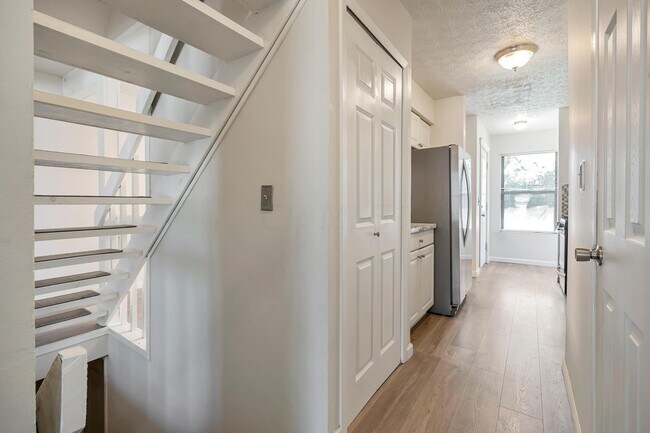 Building Photo - 2949 Essington Dr