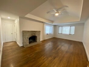 Building Photo - 710 E 92nd St