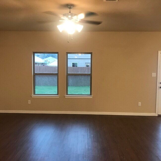 Building Photo - 2844 Mesquite Rd