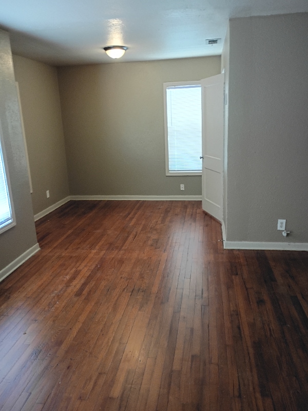 Building Photo - 4000 Devon Dr