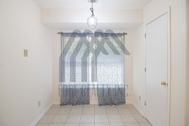 Foto del edificio - 148 Country Walk Cir