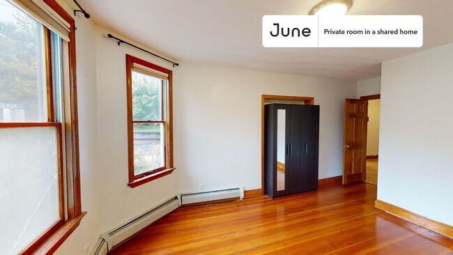 Foto del edificio - Room in Shared 5 bed/1 bath home
