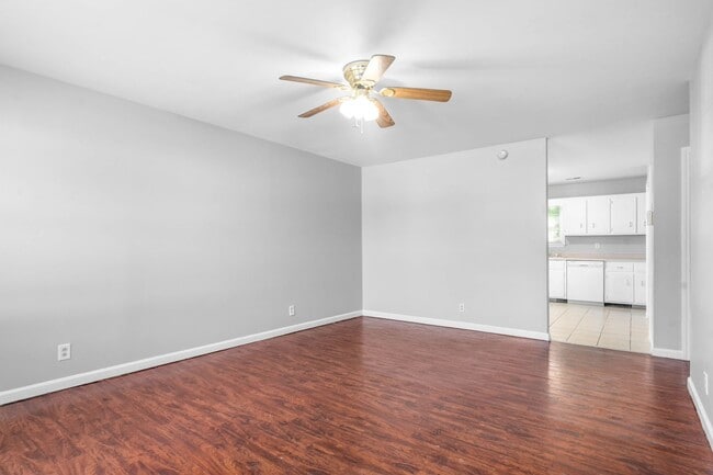 Building Photo - Lovely ranch style minutes from Fort Campbell