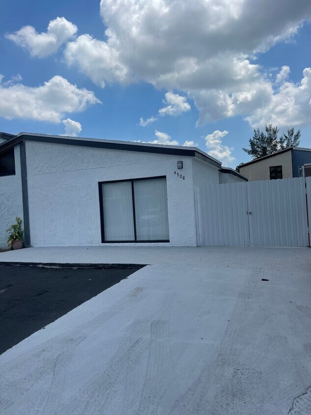Primary Photo - 4508 NW 185th St