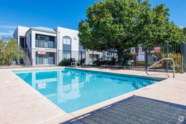 Building Photo - Lifestyles at Renaissance
