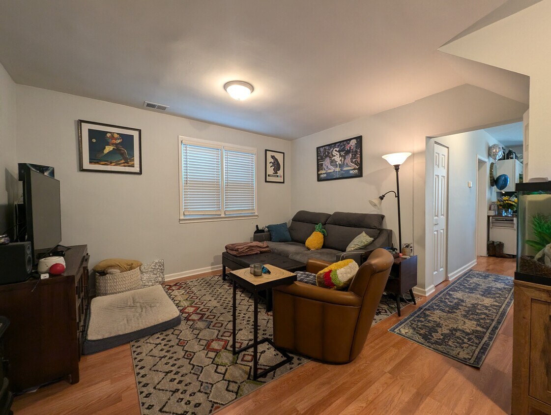 Foto principal - 1520 W Melrose St