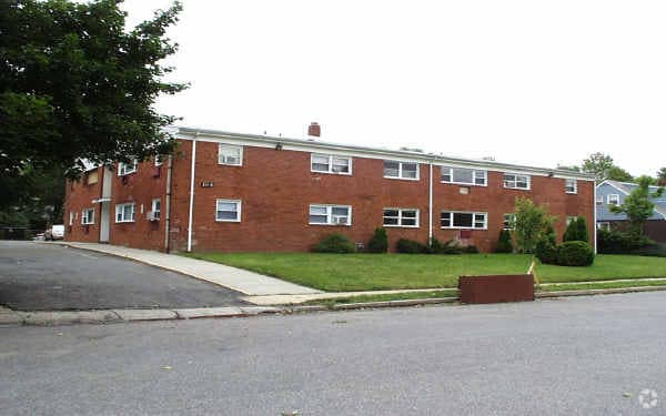 Building Photo - 164 Chelton Ave