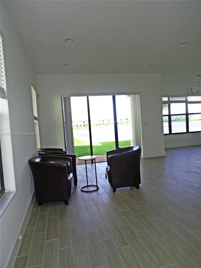 Building Photo - 9691 W 35 Ct