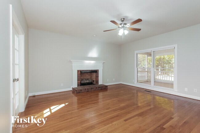 Foto del edificio - 3316 Colvard Park Way