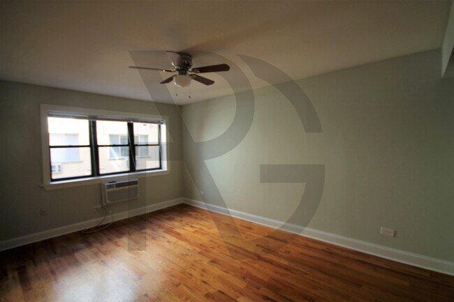 Foto del edificio - 445 W Barry Ave