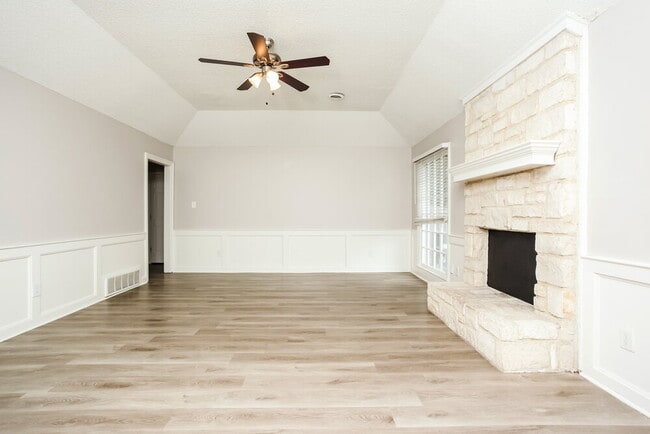 Foto del edificio - 4134 Glenroy Dr