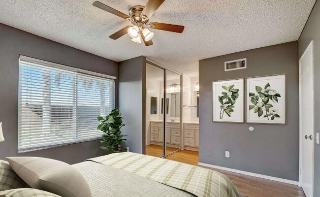 Foto del edificio - 10044 Carlton Hills Blvd