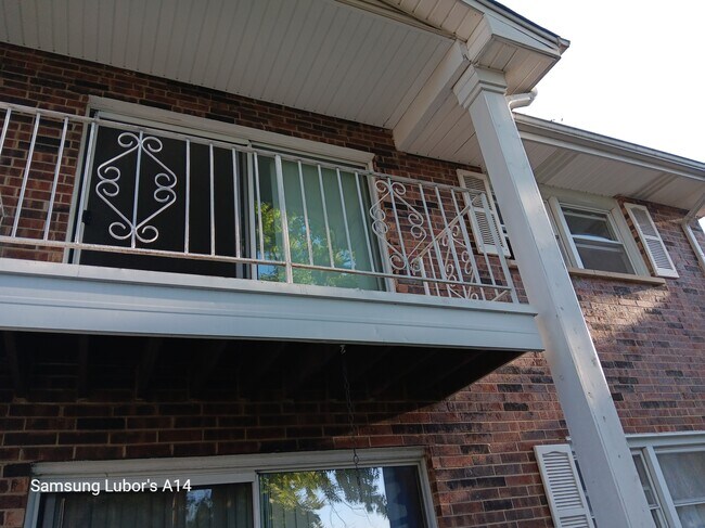 1050 Calle 39 - 15240 El Cameno Ter