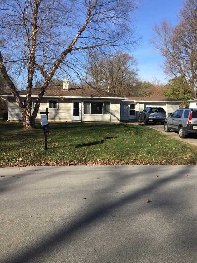 15799 Arthur St, Granger, IN 46530 House Rental in Granger, IN